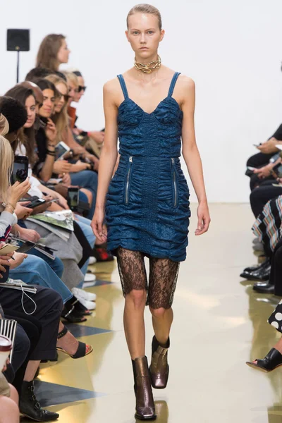 Look 12
